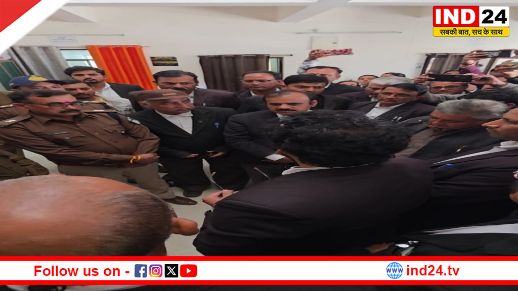 रीवा में यातायात थाना प्रभारी के खिलाफ अधिवक्ताओं का उबाल, एसपी कार्यालय पहुंचकर की बड़ी कार्रवाई की मांग