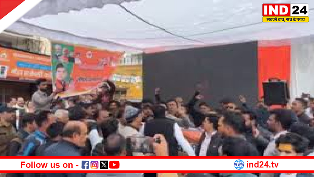 BJP के बजट कार्यक्रम में UGC का उग्र विरोध, कुर्सियां फेंकी, नेता मंच छोड़कर भागे