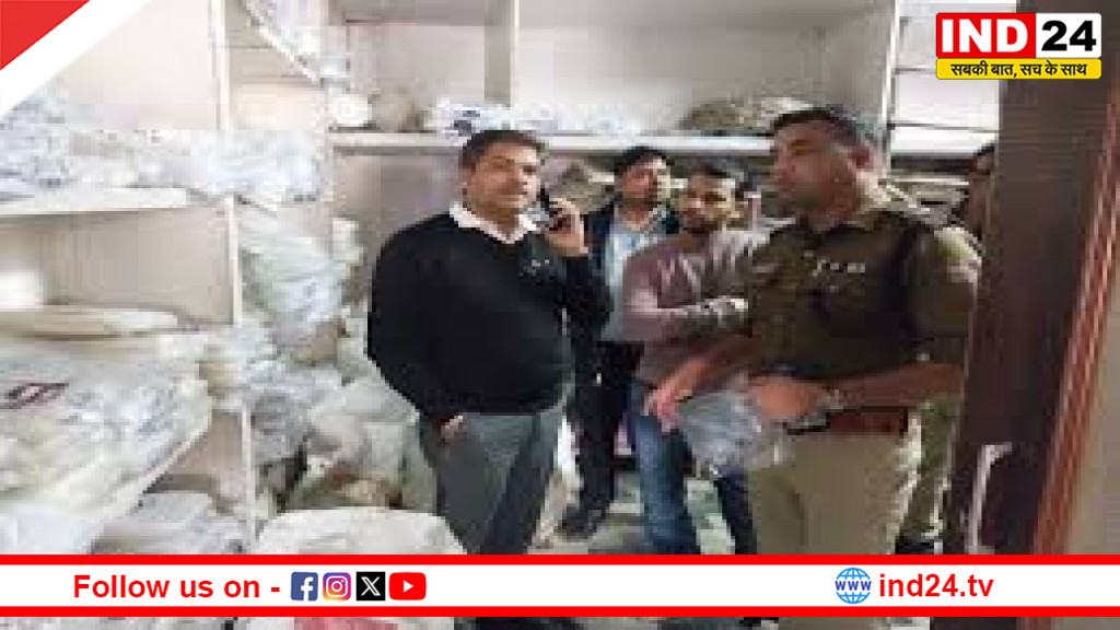 ज्वालापुर कटहरा बाजार में प्रतिबंधित प्लास्टिक के खिलाफ छापेमारी, छह कुंतल पॉलीथिन जब्त और दुकानदार का चालान