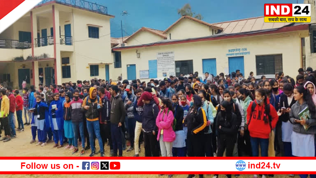 रामचन्द्र उनियाल महाविद्यालय में छात्रसंघ का प्रदर्शन: छात्र निधि के उचित उपयोग को लेकर प्राचार्य कार्यालय में ताला बंदी