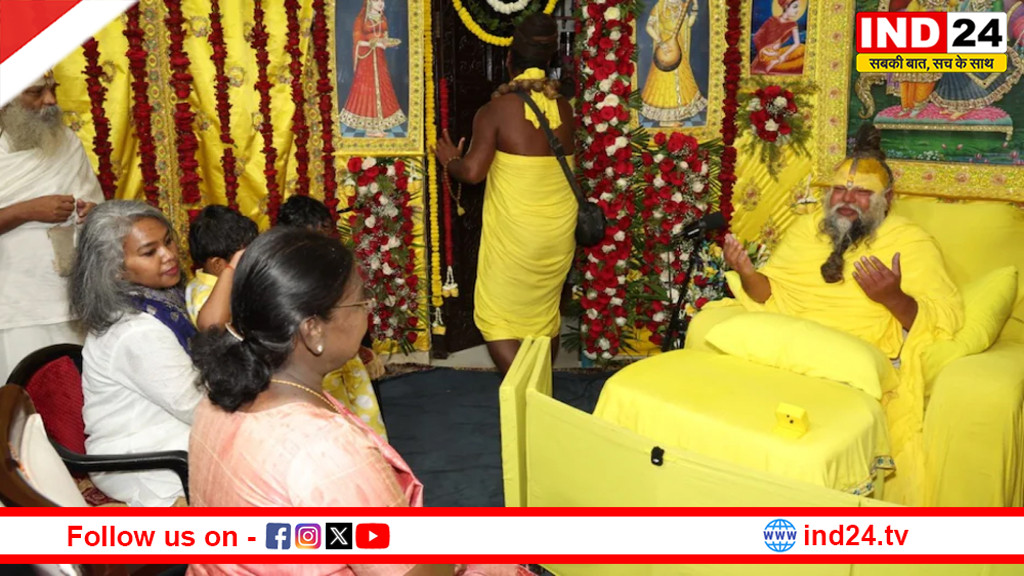 राष्ट्रपति द्रौपदी मुर्मू ने वृंदावन के आश्रम में की प्रेमानंद महाराज से मुलाकात, राधे-राधे कहकर हुआ स्वागत