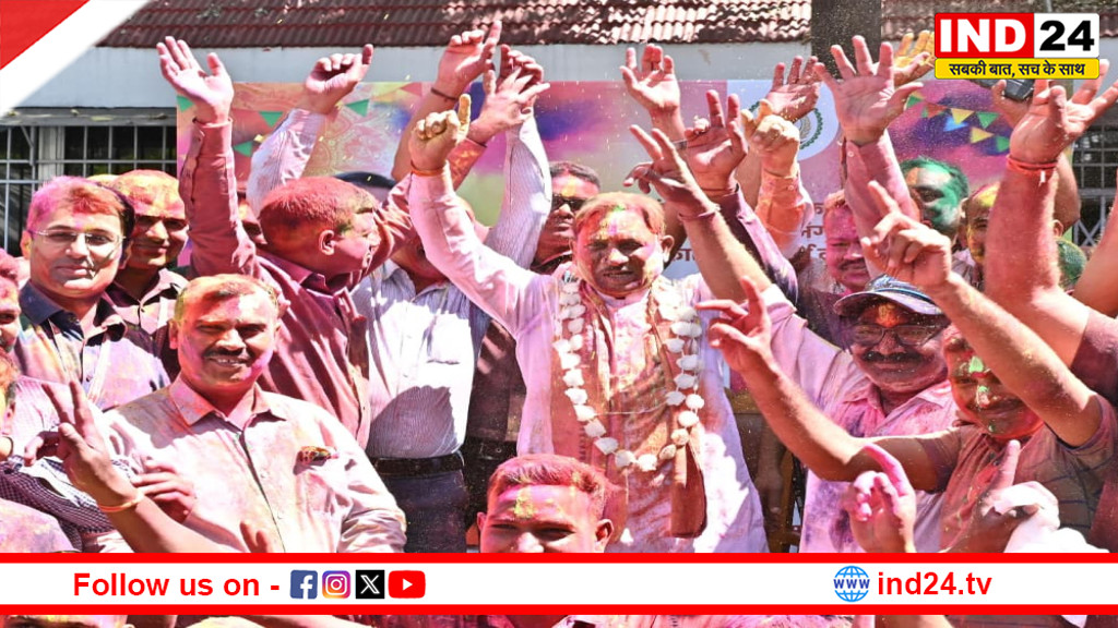  मुख्यमंत्री निवास में होली के रंगों की बौछार, CM विष्णुदेव साय ने अधिकारियों-कर्मचारियों संग खेली होली