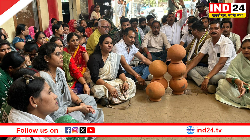 रायपुर : पानी की समस्या को लेकर कांग्रेस का जोन-5 कार्यालय घेराव, मटका फोड़कर किया विरोध