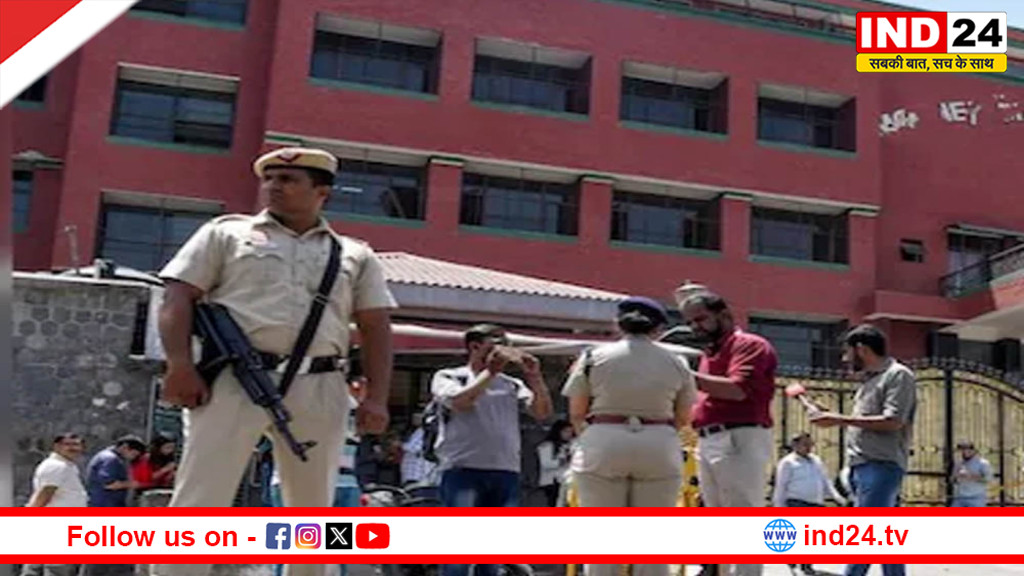 दिल्ली के कई स्कूलों को बम की धमकी, ईमेल मिलते ही पुलिस का सर्च ऑपरेशन