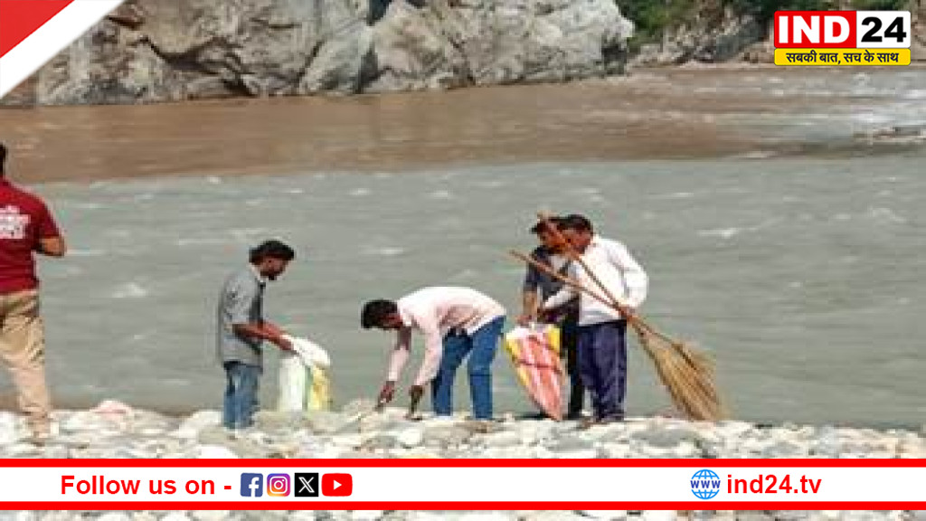 लोहावती नदी को स्वच्छ बनाने के लिए लोहाघाट में सफाई अभियान, लोगों को दिलाई स्वच्छता की शपथ