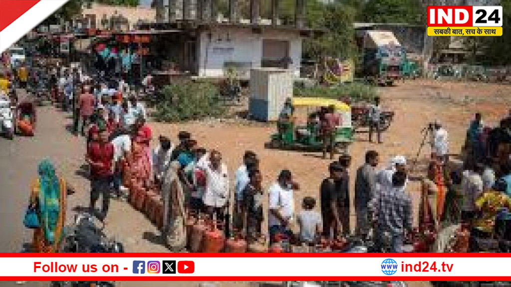 गैस किल्लत ने बढ़ाई परेशानी: बेलघरिया में ईंट के चूल्हों का सहारा