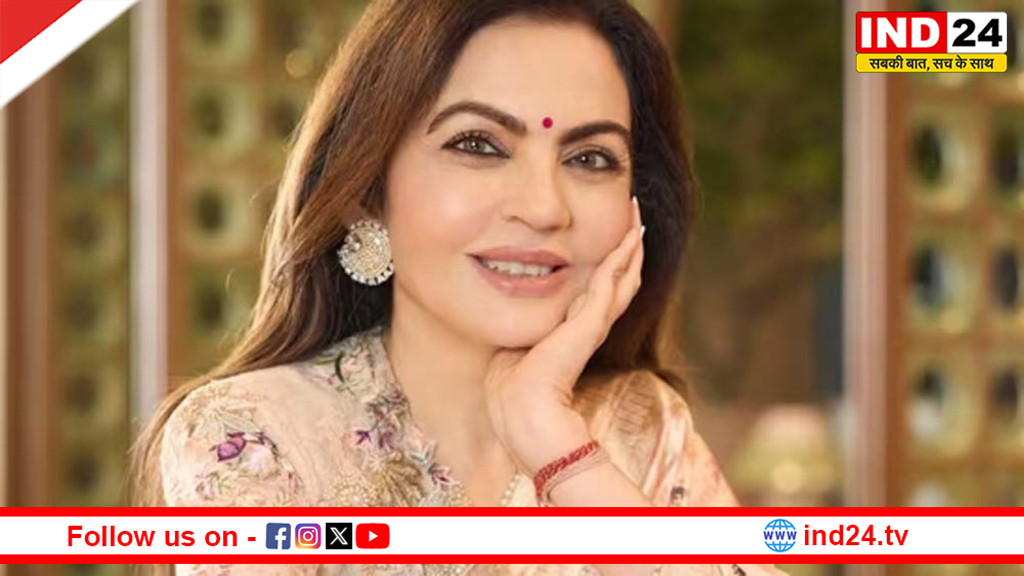 भव्य हीरे के झुमकों और बनारसी साड़ी में छाया नीता अंबानी का शाही अंदाज