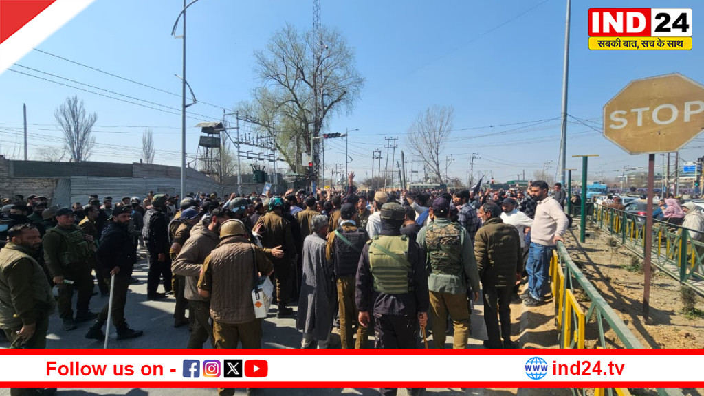 खामेनेई की मौत के बाद श्रीनगर में बवाल, प्रदर्शनकारियों पर दागे गए आंसू गैस के गोले