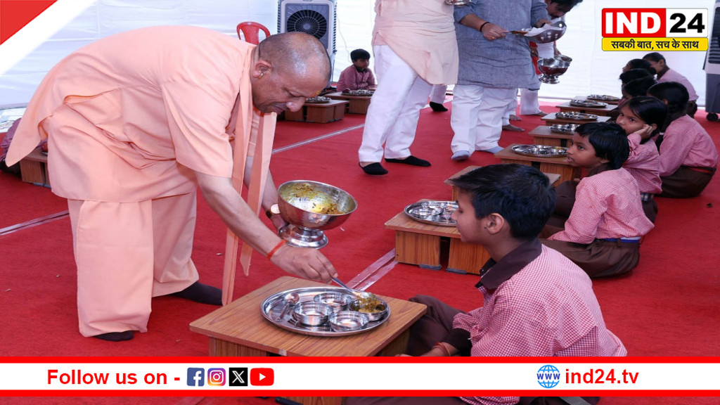 सीएम योगी ने बच्चों को परोसा मिड-डे मील, ‘स्कूल चलो अभियान’ का किया शुभारंभ