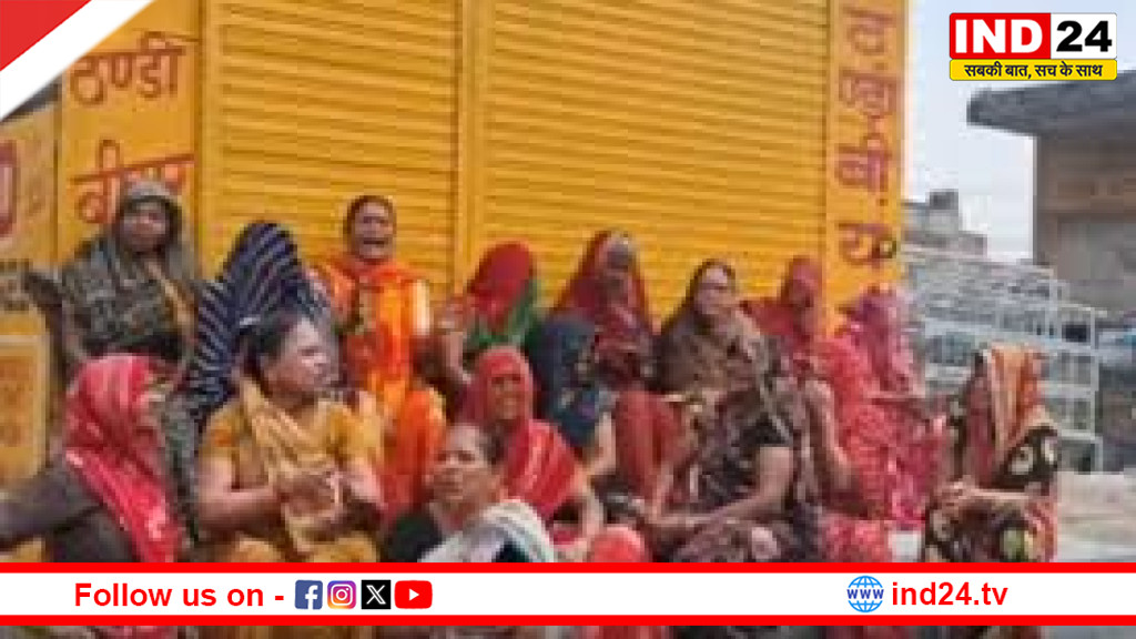 दिनेशपुर में शराब दुकान खोलने का विरोध: जाफरपुर कॉलोनी की महिलाओं ने सड़क पर उतरकर जताया आक्रोश