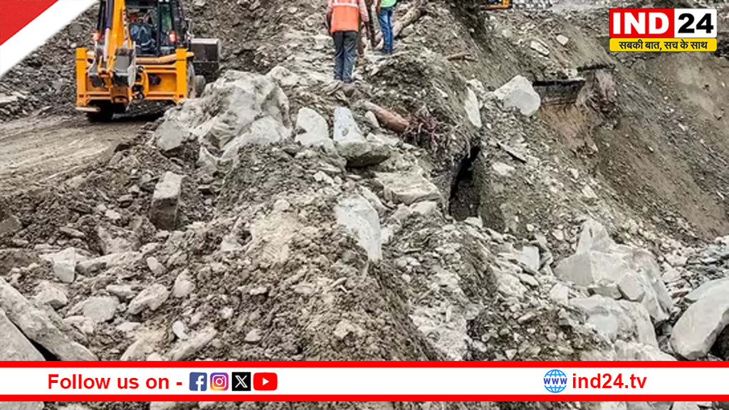 जम्मू-कश्मीर राजमार्ग फिर खुला: भूस्खलन के बाद यातायात बहाल, सैकड़ों वाहन फंसे थे