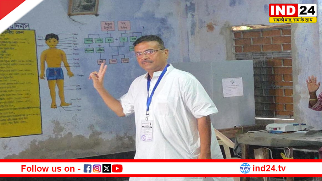 ई-रिक्शा पर सवार होकर वोट डालने पहुंचे शुभेंदु अधिकारी