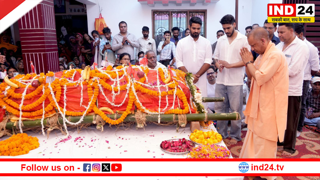 सीएम योगी आदित्यनाथ ने मारकंडेय यादव को दी श्रद्धांजलि, गोरखपुर के लुहसी गांव पहुंचकर परिजनों को दी सांत्वना