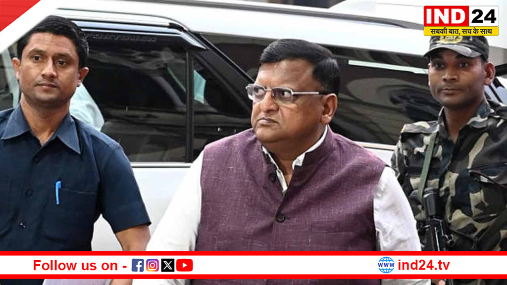 चुनाव की तैयारियों का जायजा लेने आज से जिला दौरे पर निकलेंगे CEO मनोज अग्रवाल; सुरक्षा व्यवस्था पर रहेगी कड़ी नजर।