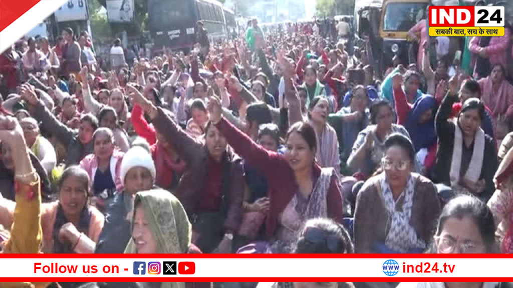 मानदेय और सुरक्षा की मांग को लेकर चंपावत में आंगनबाड़ी कार्यकृतियों का आंदोलन उग्र, 24 घंटे धरने की चेतावनी