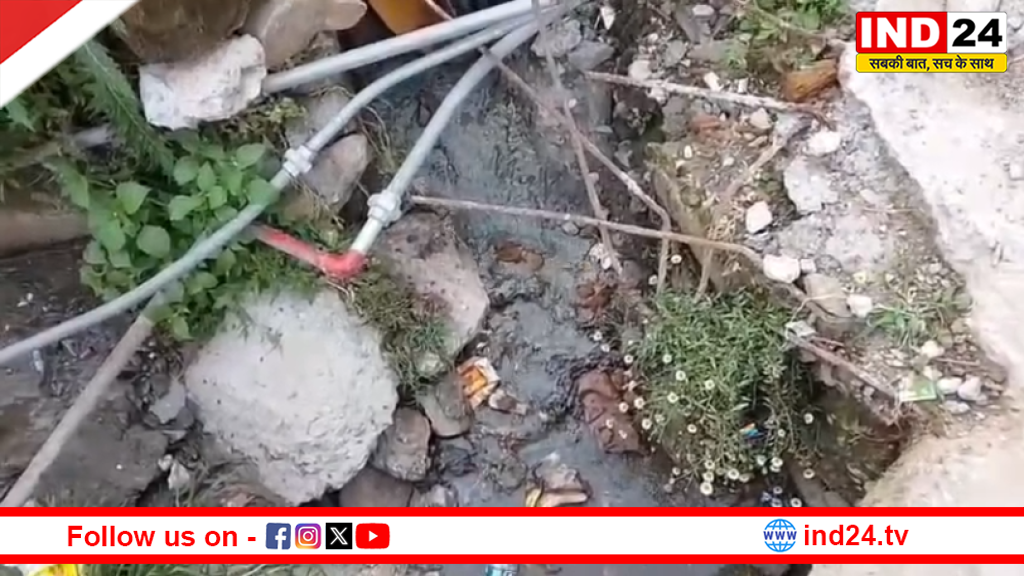 लोहाघाट में नालियों में सीवर बहाने पर बवाल, पूर्व सभासद ने की कड़ी कार्रवाई की मांग
