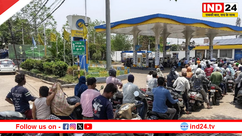 रायपुर में पेट्रोल पंपों पर लंबी कतारें, प्रशासन बोला- पर्याप्त है पेट्रोल-डीजल का स्टॉक