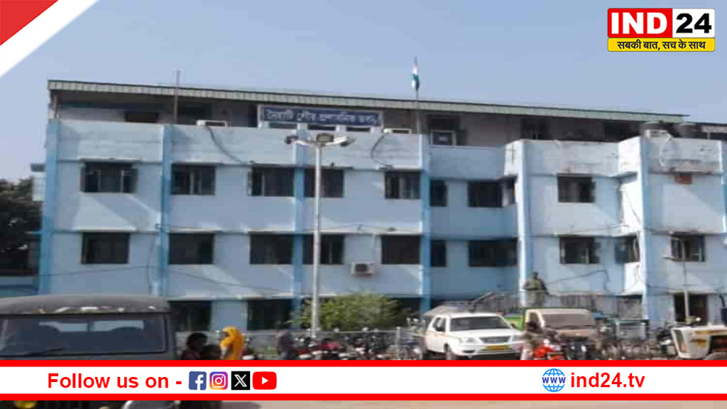 नैहाटी नगर पालिका गेट पर शहरी कर्मियों का हंगामा, बकाया वेतन और ESI-PF को लेकर जोरदार प्रदर्शन 