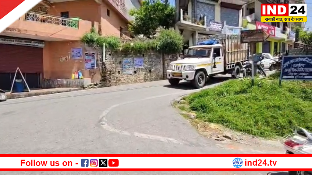 लोहाघाट में डिग्री कॉलेज तिराहे के चौड़ीकरण की मांग तेज, दुर्घटना का खतरा बना चिंता का विषय