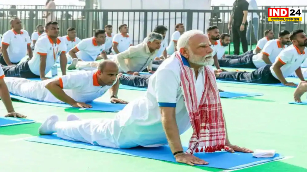 कोलकाता में पीएम मोदी बोले- 70 की उम्र में भी 50 जैसा दिखें, इसमें योग मददगार, 35 हजार लोगों के साथ किया योगाभ्यास