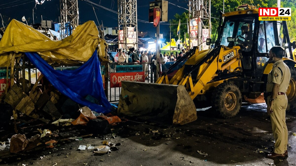 पश्चिम बंगाल: हाबड़ा स्टेशन पर आधी रात को 'बुलडोजर एक्शन', भारी सुरक्षा बलों के बीच ढहाई गईं अवैध दुकानें, CPM दफ्तर टूटने पर बवाल