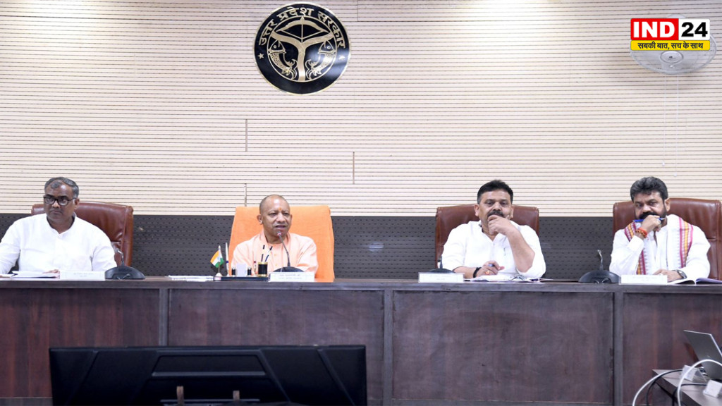 वाराणसी पहुंचे सीएम योगी, पीडब्ल्यूडी परियोजनाओं की समीक्षा कर अधिकारियों को दिए कड़े निर्देश