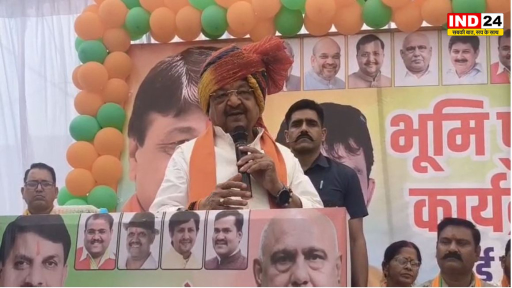 'अगर हम काफिर हैं तो हमारी सड़क पर मत चलो...' इंदौर में कैलाश विजयवर्गीय के बयान से सियासी हलचल, लाड़ली बहना योजना का भी किया जिक्र