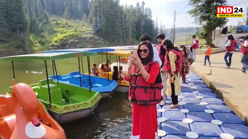 लोहाघाट की कोली ढेक झील पर्यटकों से गुलजार, बुनियादी सुविधाओं की कमी से उठी मांगें