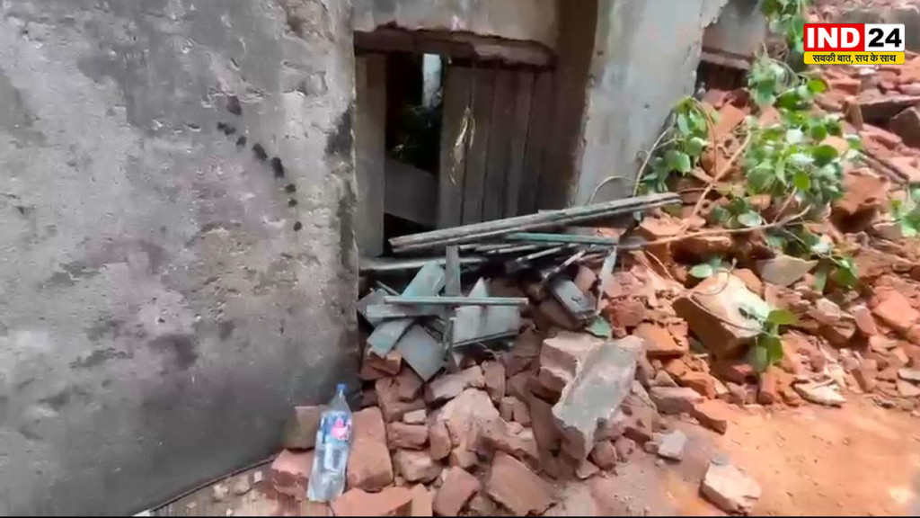 कोलकाता के जोड़ाबागान में जर्जर मकान का हिस्सा ढहा, इलाके में दहशत