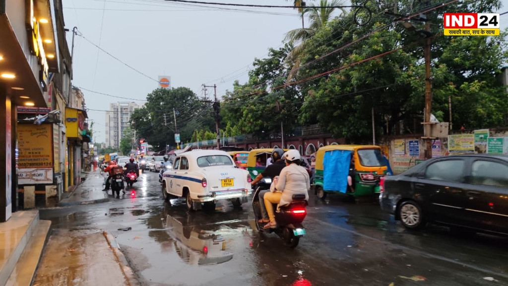Kolkata Weather Update: रविवार की शाम काले बादलों की आगोश में समाई कोलकाता, भारी बारिश और तूफान से थमी रफ्तार