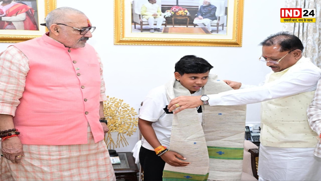 भारतीय अंडर-19 महिला क्रिकेट टीम की उपकप्तान बनीं महक नरवासे, सीएम विष्णुदेव साय ने किया सम्मानित