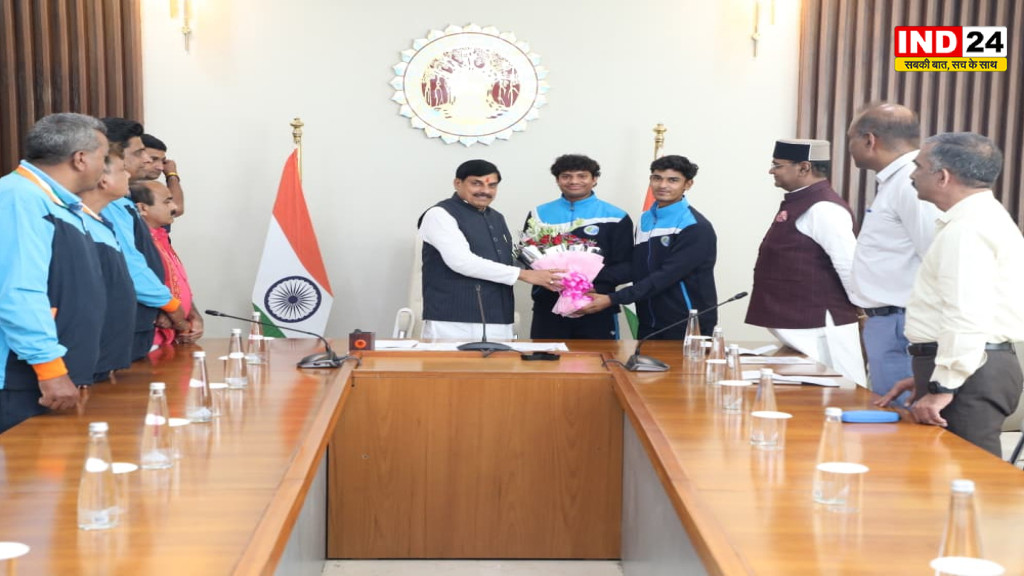 सीएम डॉ. मोहन यादव ने की खिलाड़ियों से मुलाकात, गोल्ड जीतने वालों को 3-3, ब्रॉन्ज जीतने वालों को 1-1 लाख देगी सरकार