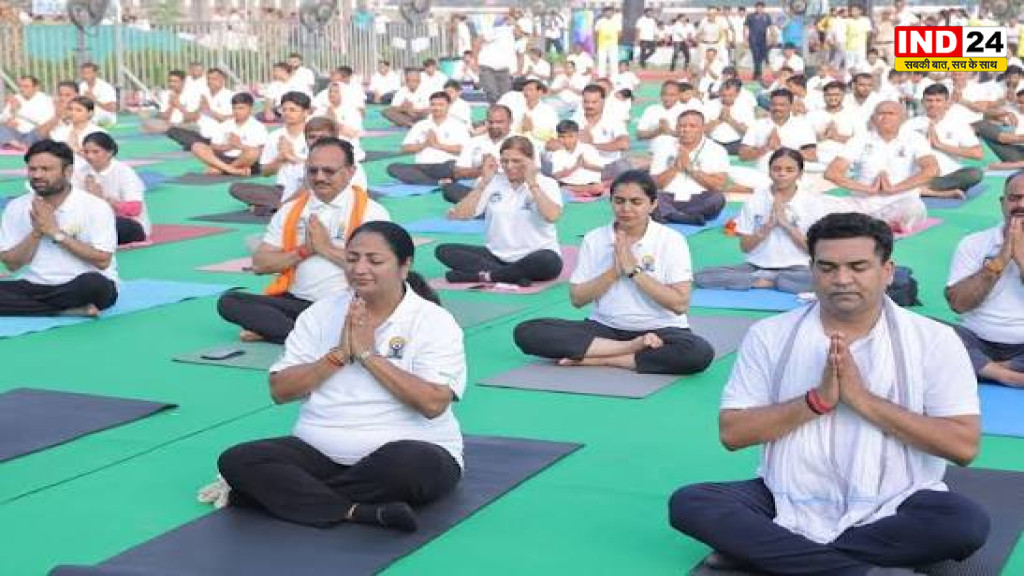 योग दिवस पर इंदौर का बड़ा रिकॉर्ड: 10 हजार साधकों ने 3 मिनट से ज्यादा किया भ्रामरी प्राणायाम
