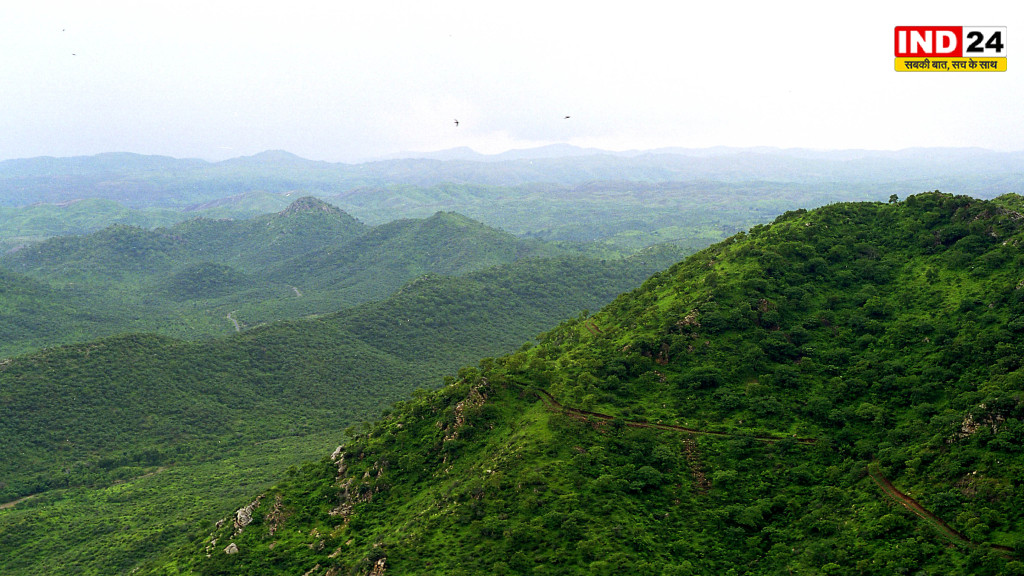 अरावली की सांसों पर पहरा: सुप्रीम कोर्ट ने नई परिभाषा पर लगाई लगाम, वैज्ञानिक जांच से तय होगा संरक्षण का भविष्य