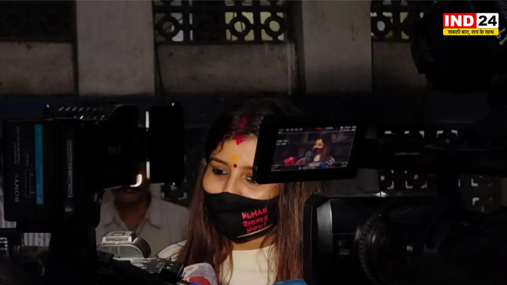 भवानी भवन मे अभिषेक की एंट्री के साथ दिखी रहस्यमयी महिला, बोली- “अंडा फेंकने दिल्ली से आई थी”