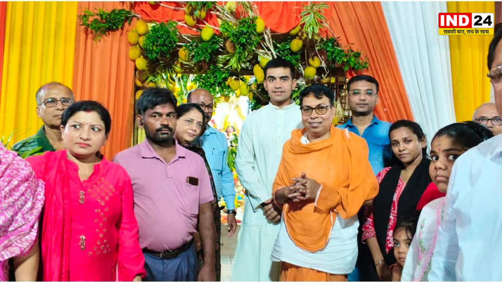 75वें स्थापना दिवस पर सजा पार्क सर्कस काली मंदिर, 100 किलो आमों की अनोखी सजावट ने खींचा सबका ध्यान
