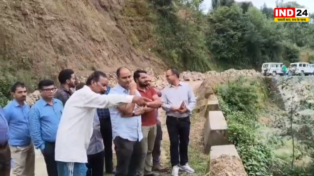 किसानों की समस्या सुनने मौके पर पहुंचे डीएम, धामीसौन नदी के कटाव का लिया जायजा