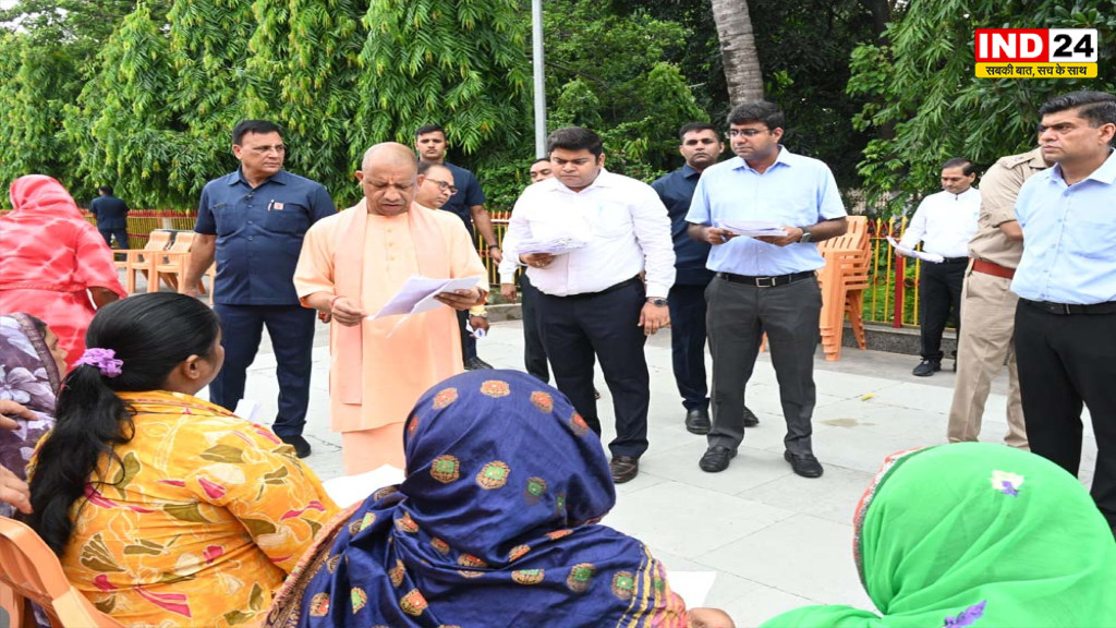 गोरखनाथ मंदिर में सीएम योगी का जनता दर्शन, 150 लोगों की शिकायतें सुनीं