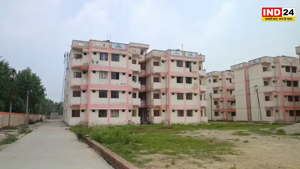 एक वर्ष बाद भी पीएम आवासों में नहीं पहुंचीं मूलभूत सुविधाएं, लाभार्थियों ने उठाए सवाल