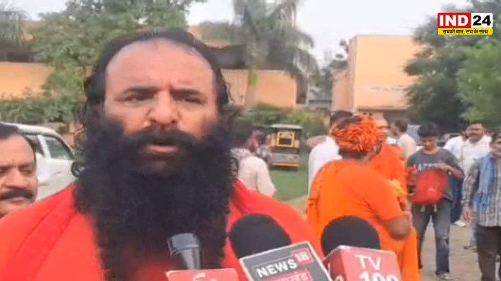 मनसा देवी मंदिर में पुजारियों के बिना जेब वाले कुर्ते पर उठे सवाल, ट्रस्ट अध्यक्ष ने दी सफाई