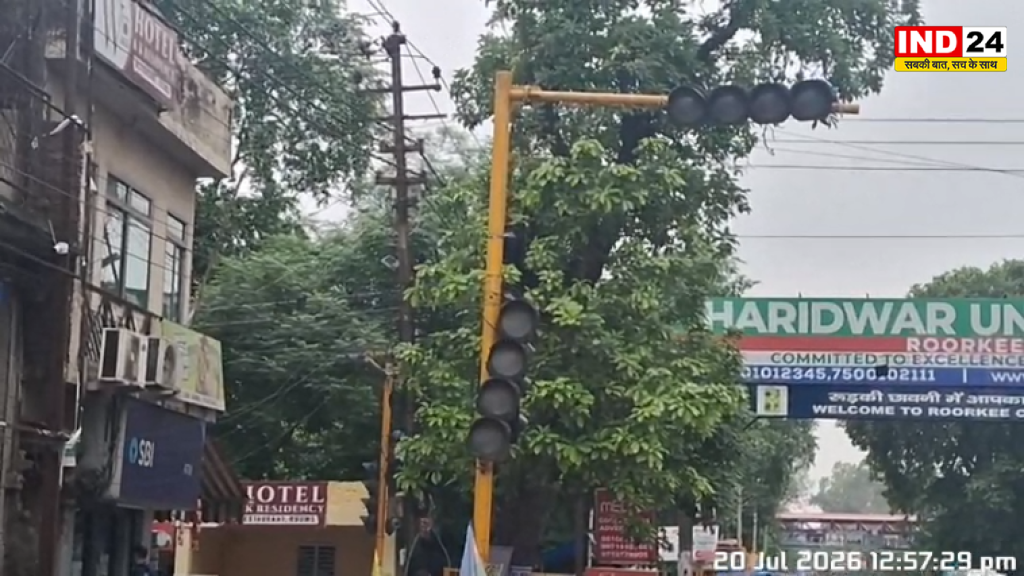 ट्रैफिक सुधार की योजना दम तोड़ गई, चौराहों पर सिर्फ खंभे और लाइटें बचीं