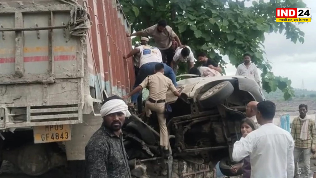 खंडवा में दर्दनाक सड़क हादसा, सेल्फी ले रहे श्रद्धालुओं को ट्रक ने मारी टक्कर, महिला की मौत, 10 घायल
