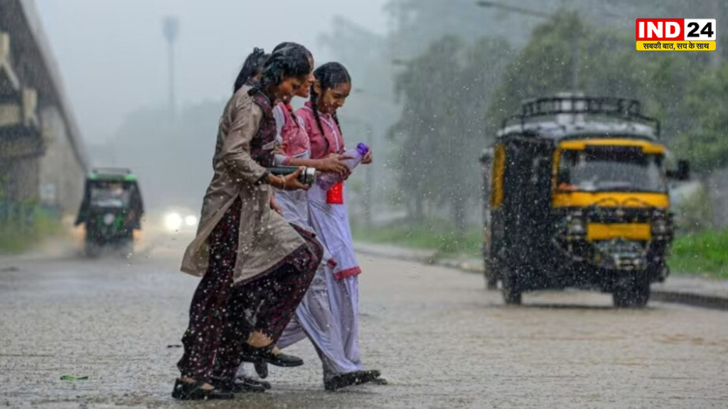 लखनऊ में मूसलाधार बारिश, गंगा-यमुना का जलस्तर बढ़ा,बलिया में 150 परिवारों ने छोड़े घर