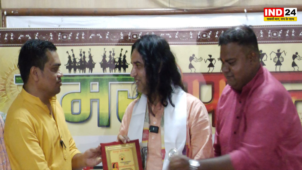 रायपुर प्रेस क्लब में देवकीनंदन ठाकुर बोले- 'सनातन धर्म केवल एक आस्था नहीं बल्कि जीवन जीने की पद्धति है'