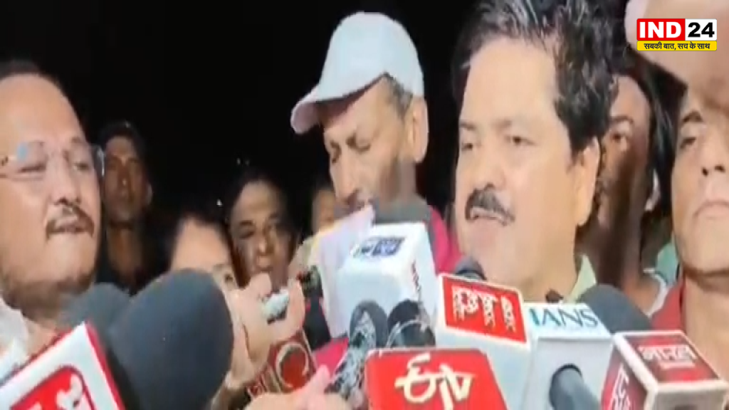 छात्रों की गूंज कार्यक्रम से पहले सियासी घमासान, परेड ग्राउंड में कांग्रेस का धरना