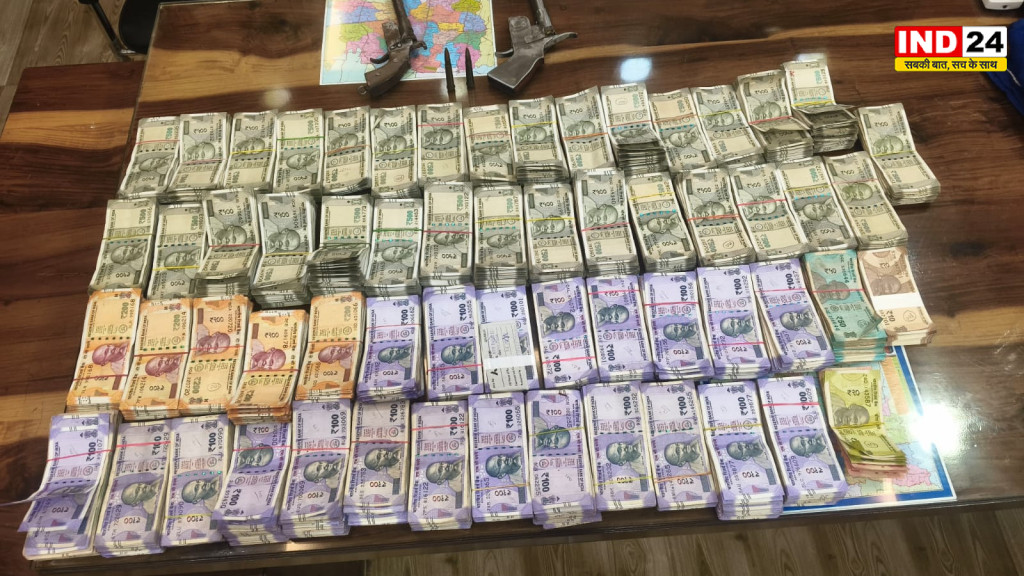 डायमंड हार्बर पुलिस का बड़ा ऑपरेशन: 20.65 लाख रुपये की नकदी और अवैध हथियारों के साथ तीन आरोपी गिरफ्तार