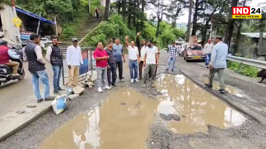 अधूरी सड़क मरम्मत बनी मुसीबत, पंचेश्वर टैक्सी स्टैंड पर दुर्घटना का मंडरा रहा खतरा