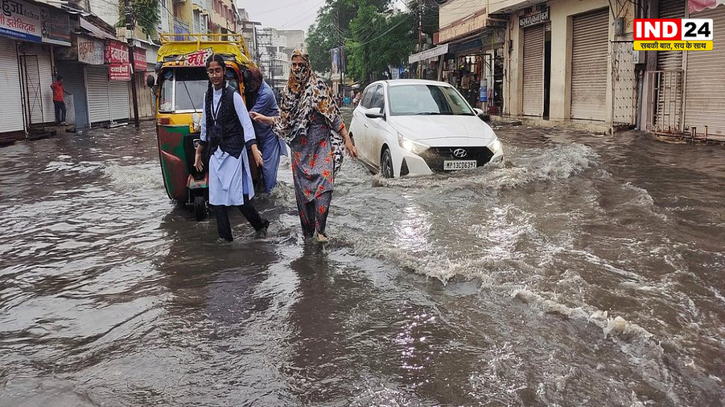 MP में अगले 48 घंटे बारिश का बड़ा अलर्ट: इंदौर-उज्जैन समेत 12 जिलों में भारी से अति भारी वर्षा के आसार