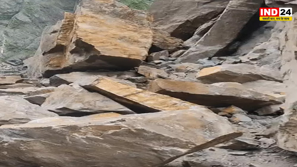 देशभर में मानसून का असर, उत्तराखंड में भूस्खलन से 1000 यात्री फंसे, यूपी में बारिश से 10 की मौत, राजस्थान में 6 ट्रेनें रद्द