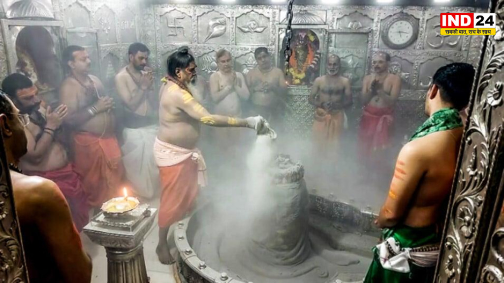 श्रावण की शुरुआत पर बाबा महाकाल के दर्शन, एक घंटा पहले खुले मंदिर के पट; भस्म आरती में उमड़ा जनसैलाब
